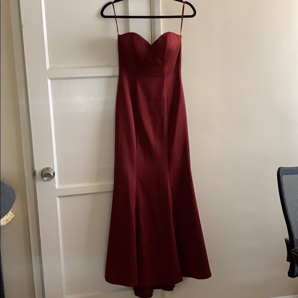 Simple and Elegant Maroon, Strapless Dres 💃🏻